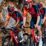 Ciclistas de ineos grenadiers