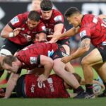 Crusaders jugando al rugby