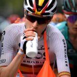 Vuelta stage 20 man drinking