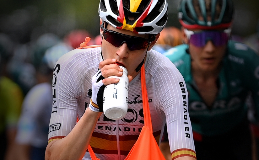 Vuelta-Etappe 20 Mann trinkt