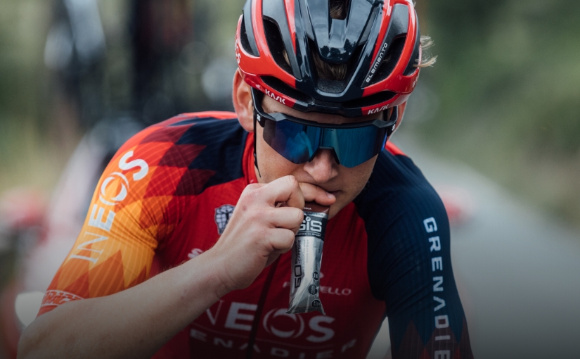 Magnus eating a gel whilst cycling