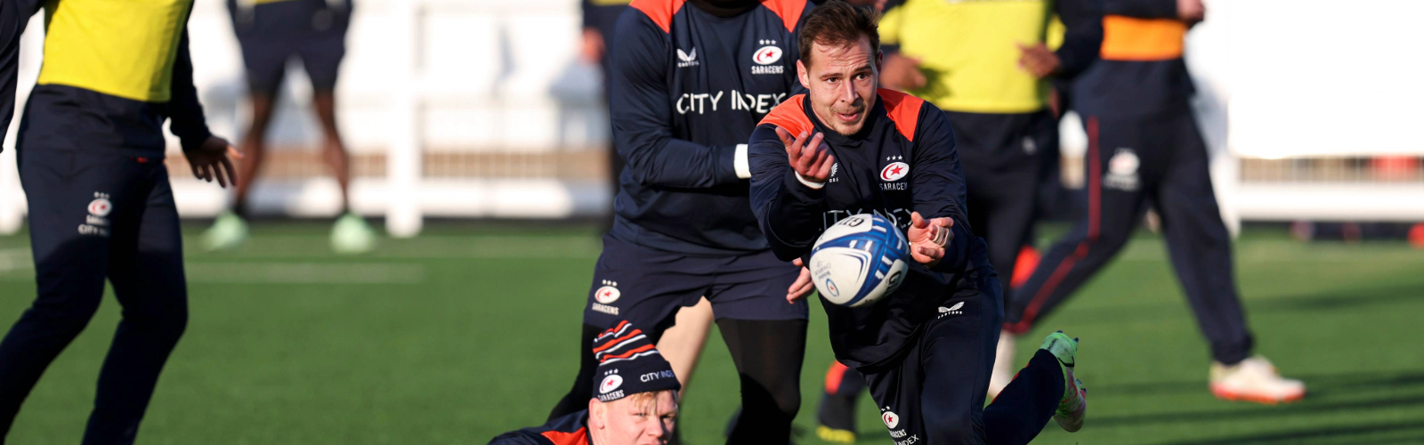 Saracens jugando al rugby