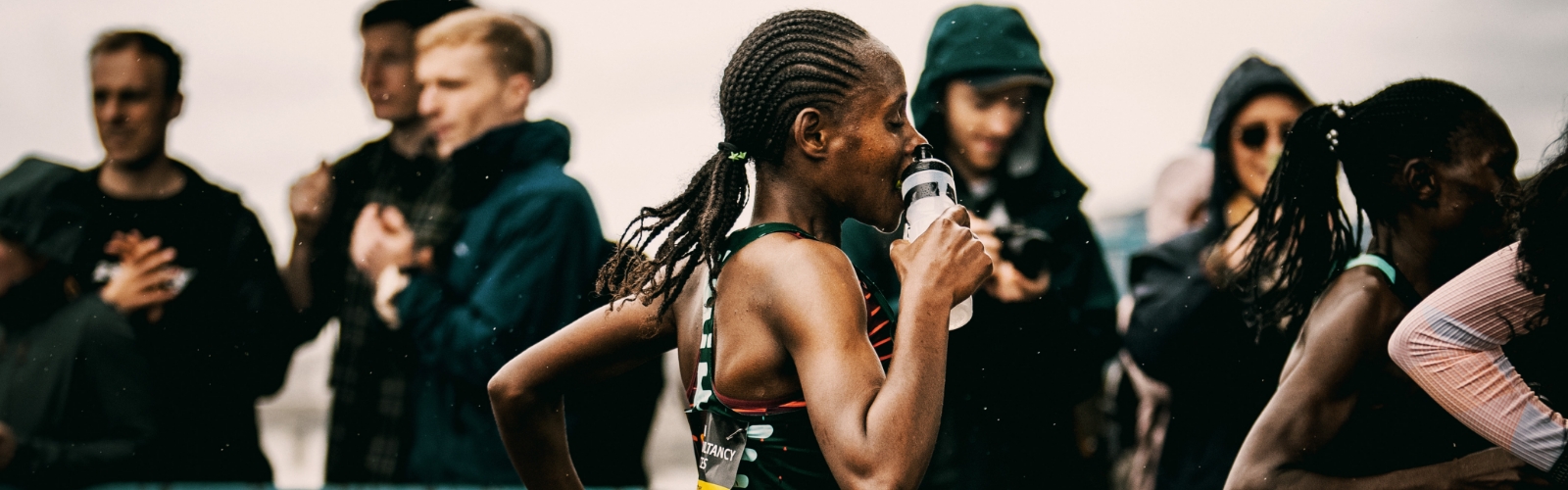 Les marathoniens avec la gourde SiS