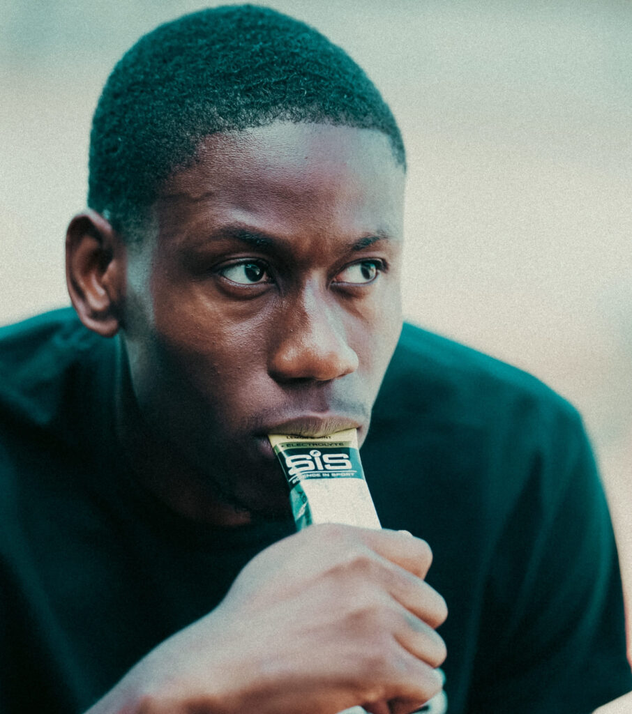 Un athlète de haut niveau qui utilise le gel énergétique isotonique SiS GO