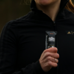 Atleta con in mano un BETA Fuel
