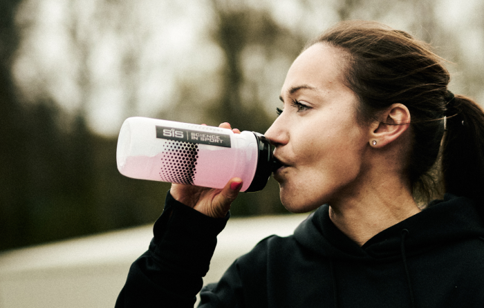 Ahtlete rehydrating with a HYDRO+ drink